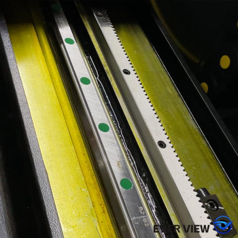 Ano ang mga pangunahing punto para sa pang-araw-araw na pagpapanatili ng mga laser cutting machine? EVER VIEW Ang Makinarya ay nagtuturo sa iyo kung paano pahabain ang buhay ng serbisyo ng iyong kagamitan.