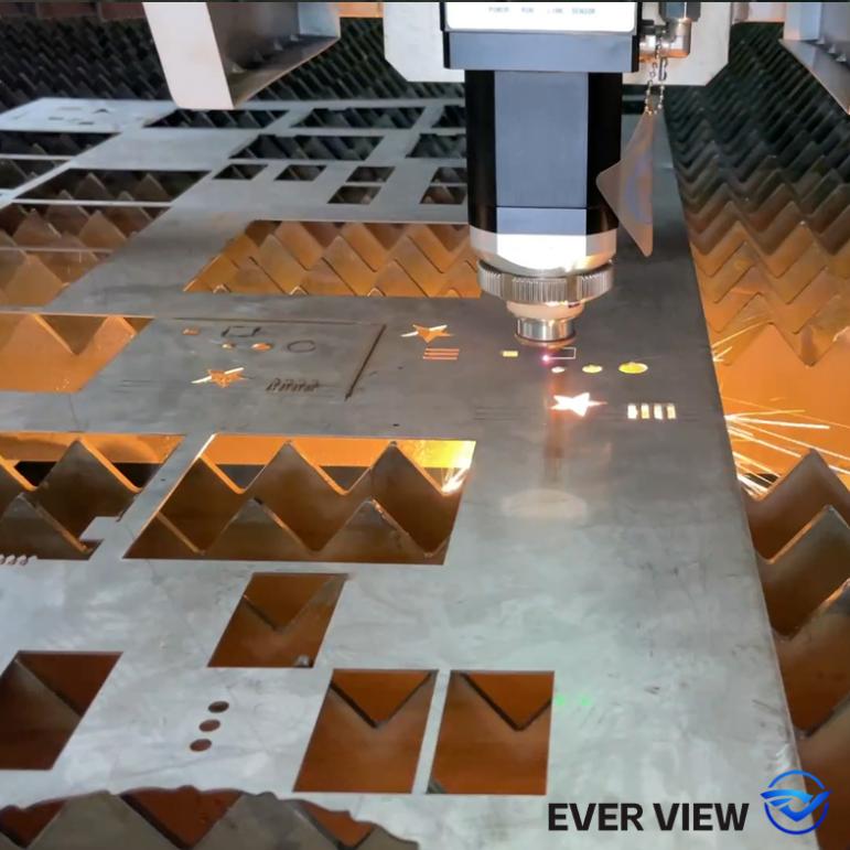 Ang mga laser cutting machine ay nagbibigay ng kapangyarihan sa pagproseso ng hardware; Nakakamit ng EVER VIEW ang batch precision cutting ng maliliit na produkto ng hardware.